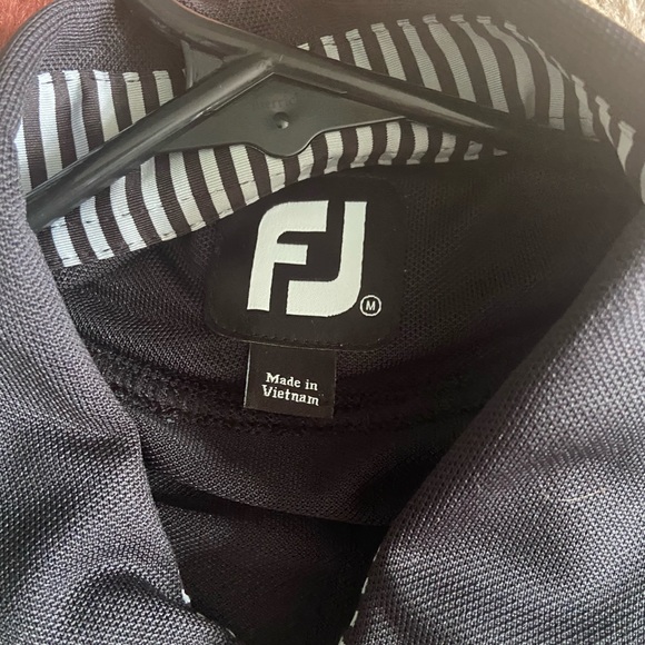 Large black gold polo in excellent condition! - Picture 2 of 2